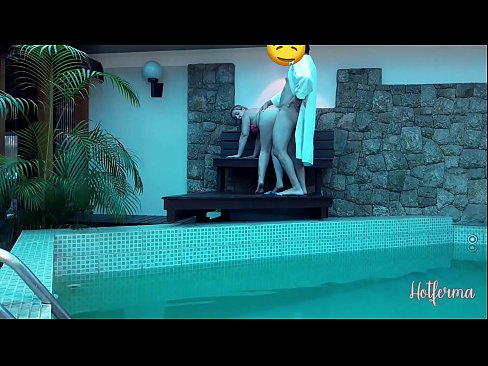 ❤️ Bòs envite sèvant nan pisin lan, men li pa t 'kapab reziste yon cho ❤️ Videyo sèks nan pònografi ht.naughtyhentai.ru